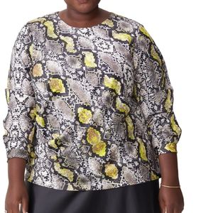 Michaela Side Pleat Top
UNIVERSAL STANDARD sizeS